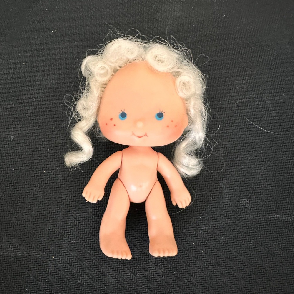 Vintage Kenner Strawberry Shortcake Apricot Doll White Curly Hair Blue Eyes 80s
